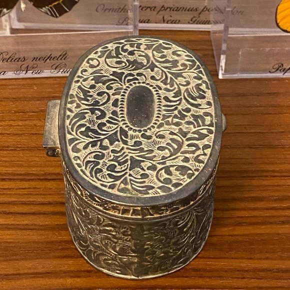 Silver-Colored Trinket Box - Picture 3 of 7